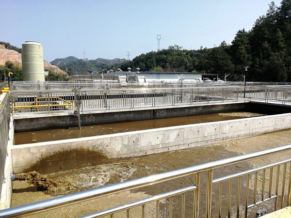 养殖场污水处置惩罚装备特点有哪些？？？？？？工艺流程是什么？？？？？？